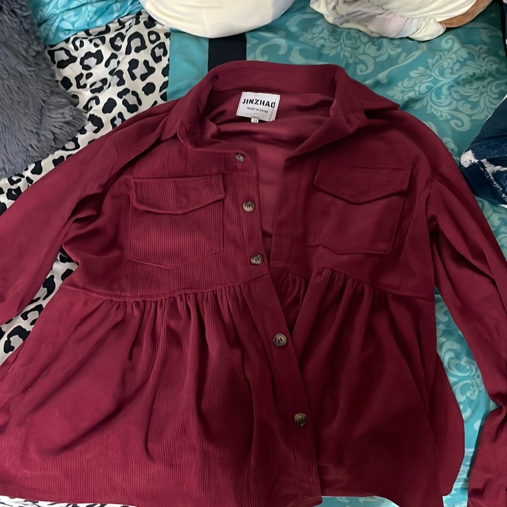 i am selling a maroon jacket that is in great condition